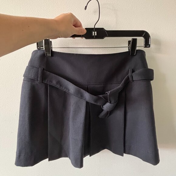 United Colors of Benetton low waist pleated miniskirt (navy, fits size 27) - Picture 1 of 3